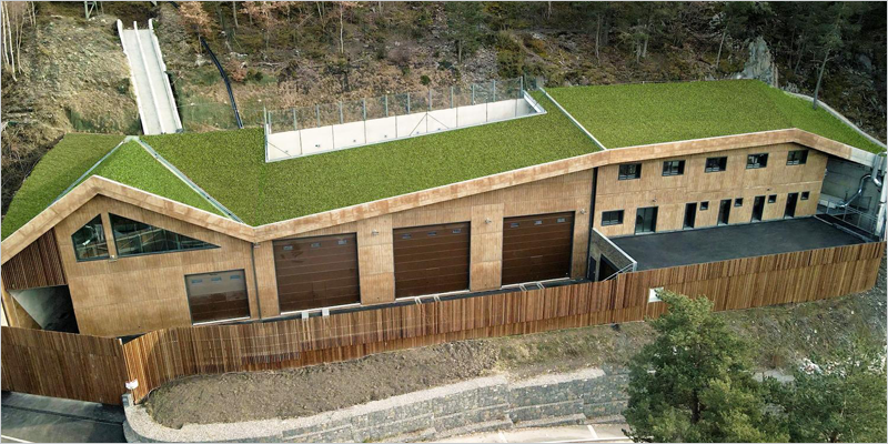 Cubierta ajardinada extensiva invertida para obra nueva en la Central Eléctrica La Gonarda (Andorra), con impermeabilización bituminosa bicapa y acabado con el sistema constructivo Sopranature