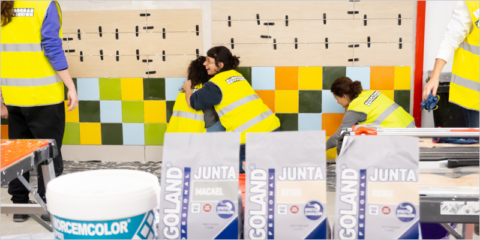 Grupo Puma patrocina un curso de alicatado-solado para facilitar la incorporación de la mujer al oficio