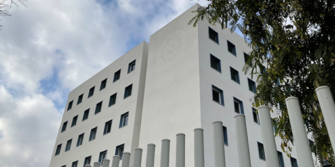 Aislamiento de Isover y Weber en la residencia de estudiantes de la Universidad de Huelva