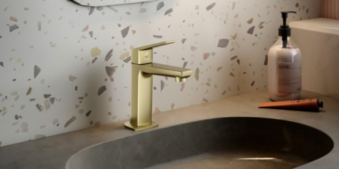 Brushed gold, el nuevo acabado de la línea de grifería de baño Kloe de Genebre