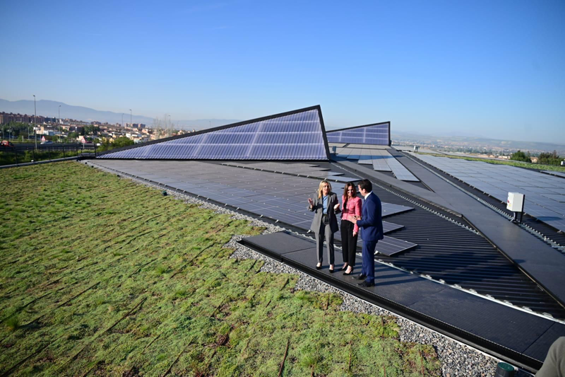 El Metro de Granada incorpora una cubierta vegetal que reducirá las emisiones de CO2