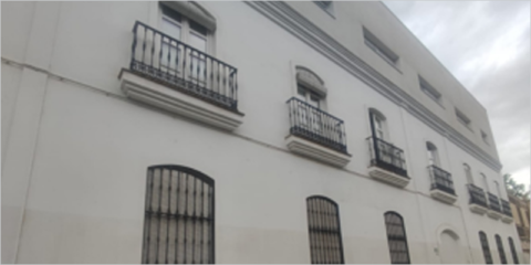 Licitación de las obras para mejorar la accesibilidad en una promoción de viviendas públicas en Sevilla