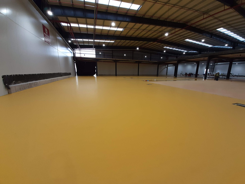 Más de 6.500 m2 de soluciones para suelos weberfloor instaladas en una nave hortofrutícula en Badajoz