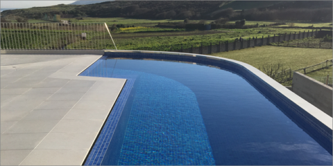 Impermeabilización de piscinas para reducir el consumo de agua con el sistema Kerdi de Schlüter-Systems