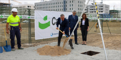 Primera piedra de las 137 viviendas eficientes del nuevo barrio de Palmas Altas en Sevilla