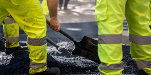 Barcelona renueva varias calles y zonas deterioradas con pavimento más seguro y sostenible