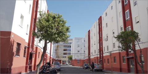 Más de 2.400 viviendas de once barriadas de Cádiz se benefician de las ayudas a la rehabilitación