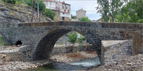 El puente de Santa Bárbara en Enciso se rehabilita con cemento bajo en emisiones de Cemex