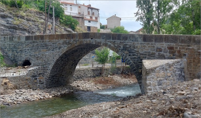 Cemex y el Gobierno de La Rioja impulsan la rehabilitación del puente medieval de Santa Bárbara en Enciso