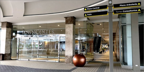 Seguridad y eficiencia en los comercios gracias a las puertas automáticas de Manusa