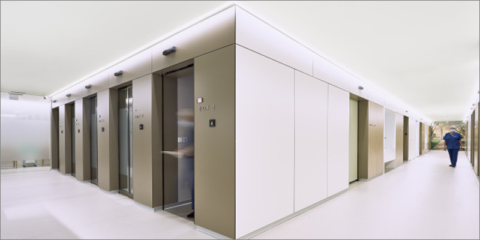 Las puertas automáticas de Manusa mejoran la accesibilidad y seguridad de la Clínica Rementería de Madrid