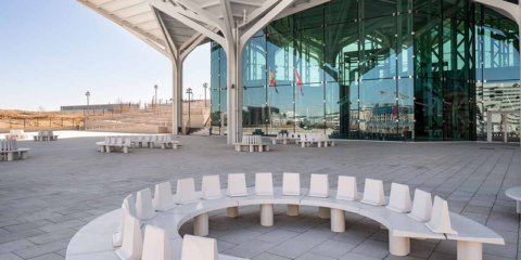 El intercambiador de Valdebebas en Madrid acoge mobiliario urbano ergonómico de Ulma