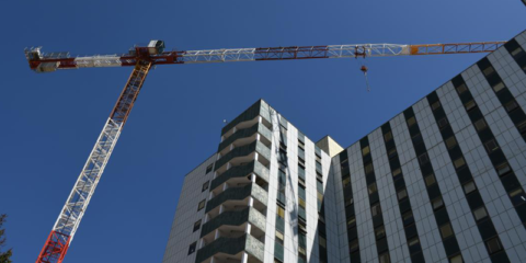 Comienzan las obras de rehabilitación de las fachadas del Hospital Ramón y Cajal en Madrid