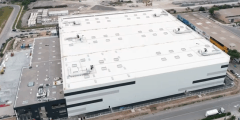 Nave logística con Sistema BMI Everguard TPO