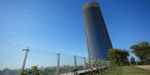 Loft Garden, la cubierta ajardinada de Torre Sevilla que absorbe CO2 y mejora la eficiencia energética