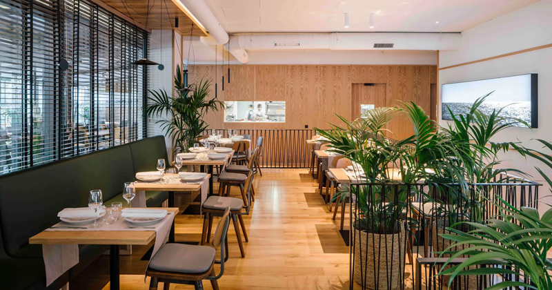 Seguridad, accesibilidad e higiene en restaurantes de todo tipo con las puertas automáticas de Manusa