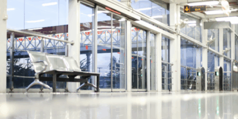 Las puertas automáticas de Manusa refuerzan la seguridad operativa en estaciones de transporte público