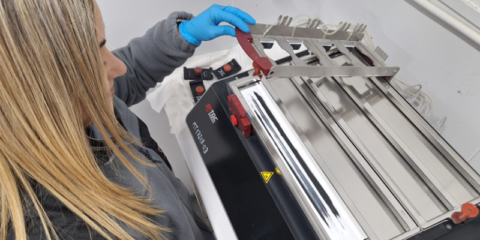 Tecnalia realiza ensayos acreditados que garantizan la resistencia al frote húmedo de pinturas y barnices