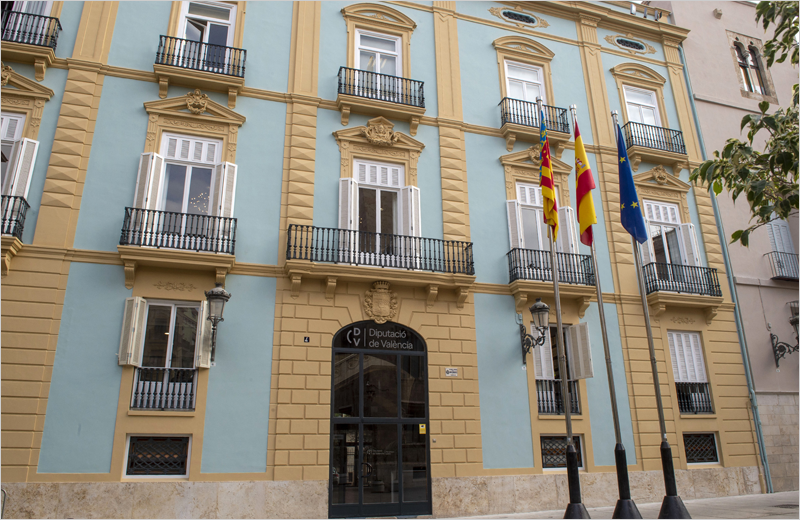 Los ayuntamientos valencianos mejorarán la sostenibilidad de sus edificios públicos gracias a un convenio