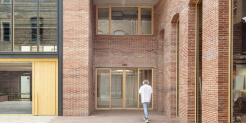 Manusa impulsa la eficiencia energética en edificios con sus puertas automáticas certificadas