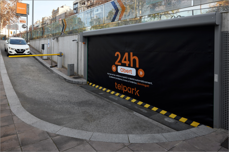 puerta enrollable y autorreparable de parking