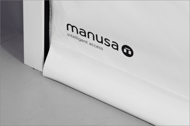 logo de Manusa en puerta