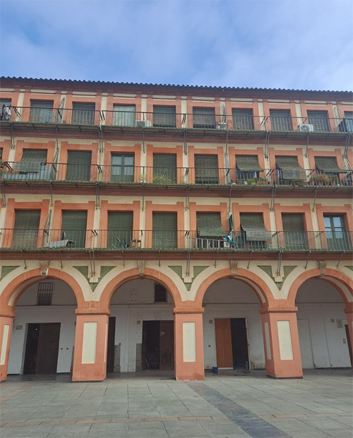 La mejora energética en viviendas sociales de la plaza de la Corredera en Córdoba se licita
