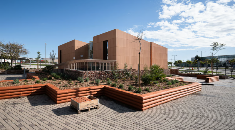Una casa-patio instalada en el campus de Teatinos de la UMA investiga cómo reducir el calor sin consumo energético.