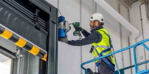 Manusa ofrece un servicio de mantenimiento para garantizar el rendimiento de las puertas rápidas