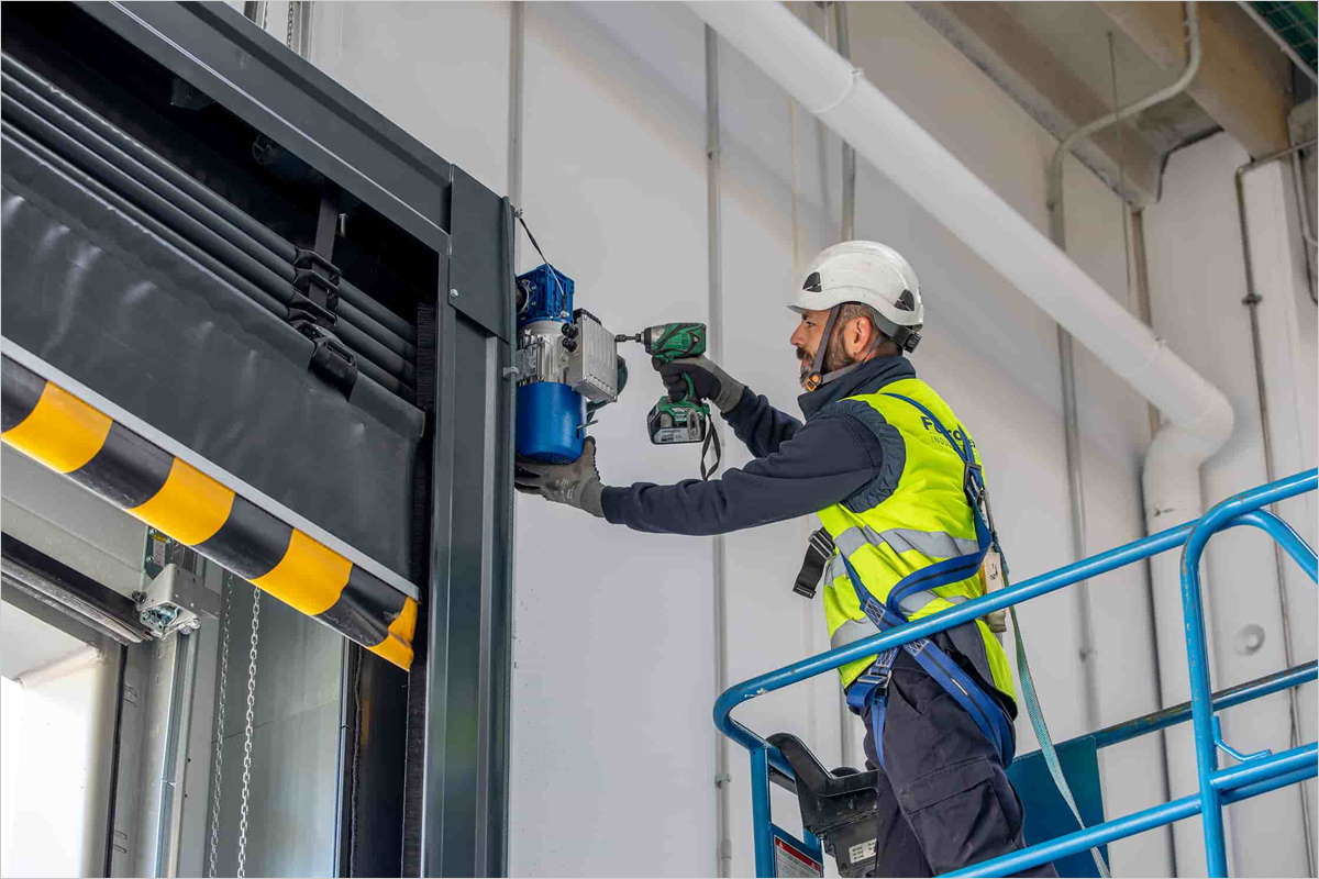 Manusa ofrece un servicio de mantenimiento para garantizar el rendimiento de las puertas rápidas
