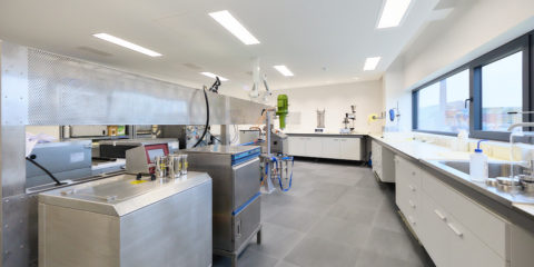 Saint-Gobain Ecophon destaca el papel de la acústica en los entornos controlados de la industria cosmética