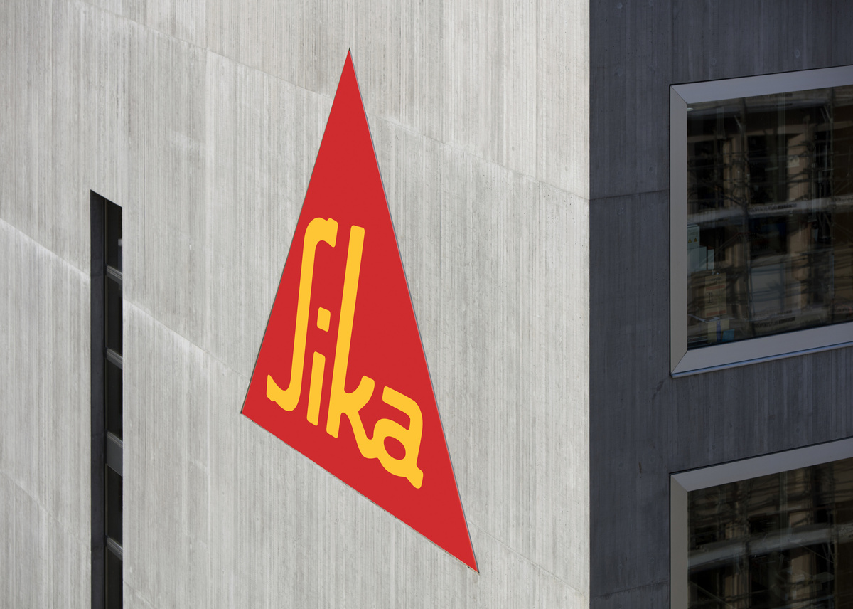 Logotipo de Sika en la fachada de sus instalaciones en Zúrich, Suiza.